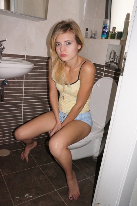 Teen Toilet - Tiny Skinny at HDPornPics.com