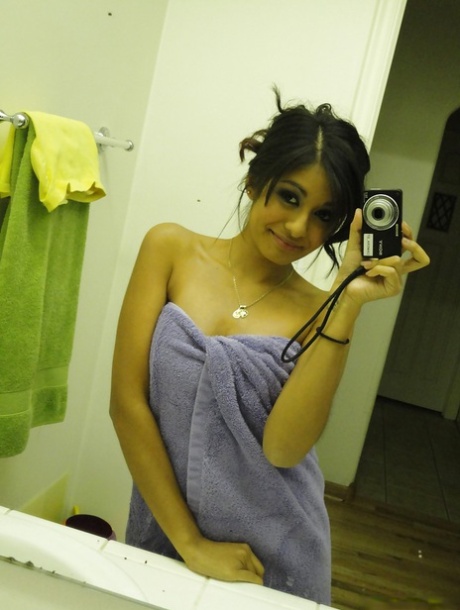 Girlfriend Selfie Porn Pics & Nude Pictures - HDPornPics.com